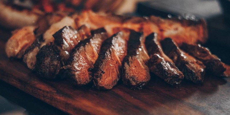 ۳ روش طرز تهیه رولت رژیمی گوشت و مرغ